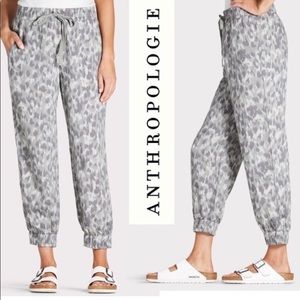 Cloth & Stone ANTHROPOLOGIE animal print joggers with pockets